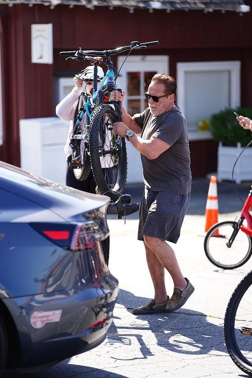 娱乐吃瓜酱骑车,骑行中的趣味人生