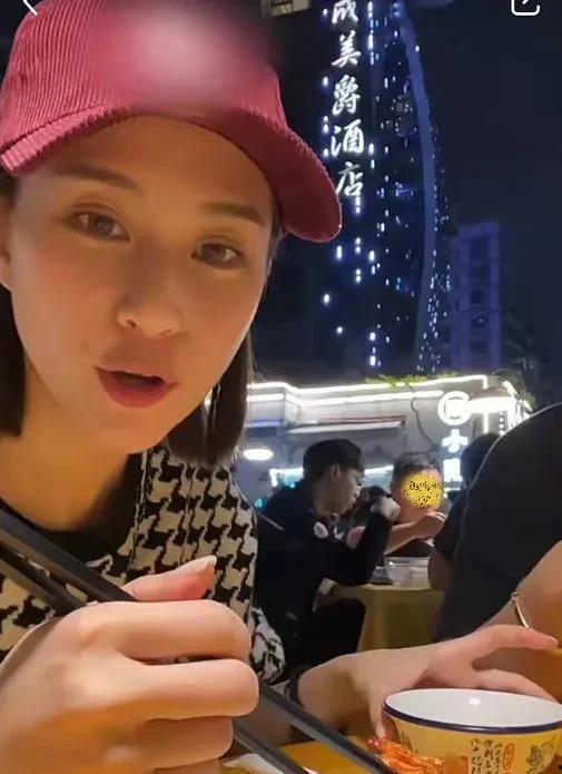 吃瓜小八娱乐,揭秘娱乐圈幕后故事，带你领略明星真实生活